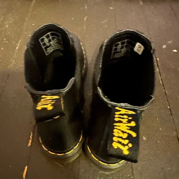 Doc Marten Chelsea Boot - Picture 4 of 6